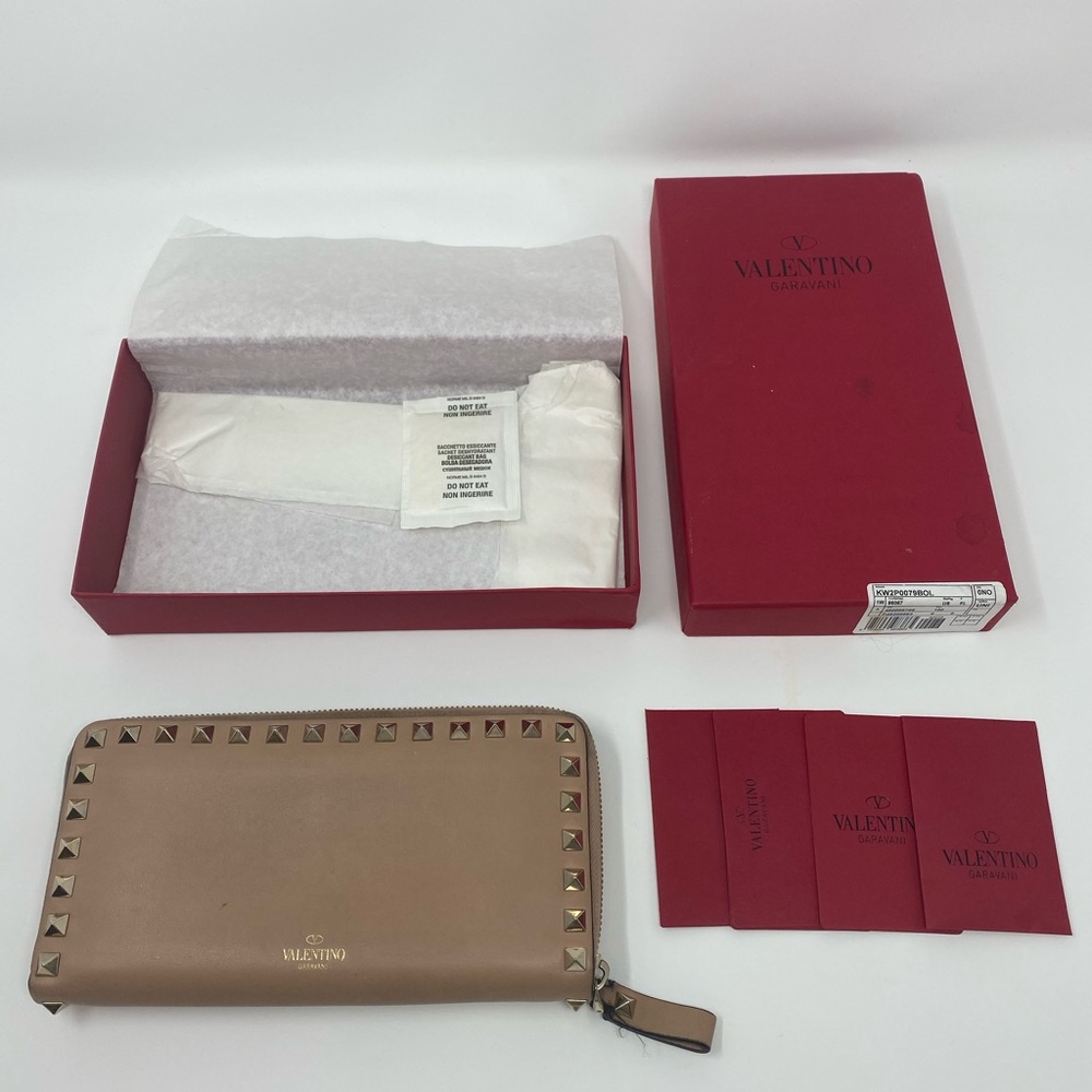 Valentino Garavani Rockstud wallet - SOLD